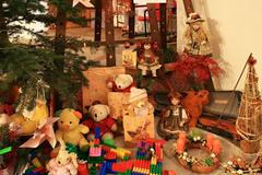 Vánoce - stromeček - dárek - hračky