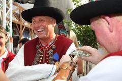 Mirek Topolánek v kroji