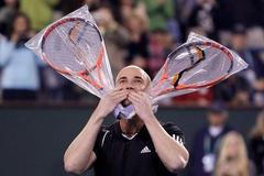 Tenis pro Haiti: Agassi se dvěma raketami