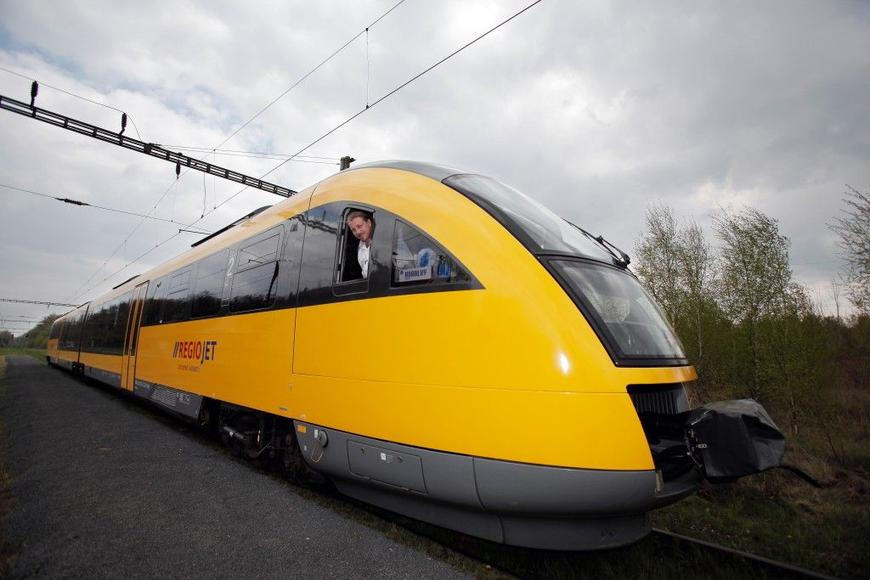 Krádež kabelů omezila v Praze provoz desítek vlakových spojů