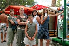 Rodina sleduje Katku při odpovídání