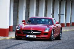 5 Auto roku Mercedes-Benz SLS AMG