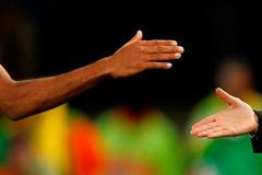 Ruka Thierry Henryho (a Raymonda Domenecha)