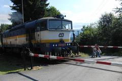 Lokomotiva na přejezdu