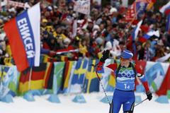 Biatlon štafeta ženy, vítězná Ruska v cíli