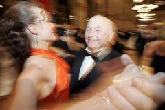 Lužkov na plesu ve Vídni