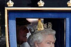 Alžběta II. otevírá zasedání nového parlamentu