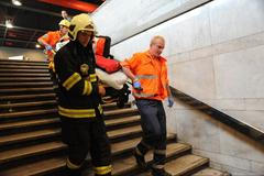 Pád ženy pod metro na Hlavním nádraží