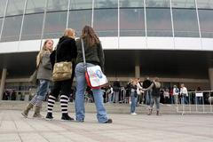 Tokio hotel v Praze - fanynky čekají na koncert