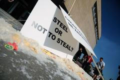 Minoritní akcionáři ArcelorMittal Ostrava protestovali proti zástavě části akcií