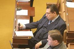 Sněmovna 25. února