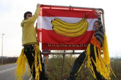 Banánový protest proti soudu s rakouskými ochránci zvířat