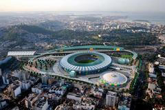 Fotbalový stadion Maracaná a vedle stadion na volejbal