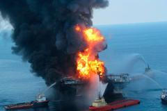 Požár ropné plošiny v Mexickém zálivu