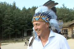 Mirek Topolánek jako indián