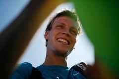 Tomáš Berdych se podepisuje fanouškům