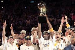 Los Angeles Lakers (s pohárem Bryant)