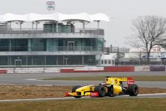 Jan Charouz na trati v Silverstonu