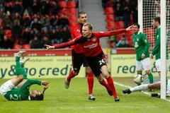 Leverkusen: Michal Kadlec slaví gól