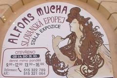 Muchova Slovanská epopej - reklama u brány zámku Moravského Krumlova