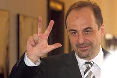 Vláda dává demisi