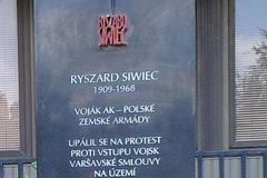 Obelisk věnovaný památce Poláka Ryszarda Siwiece