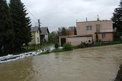 Rozvodněný potok Porubka v Ostravě