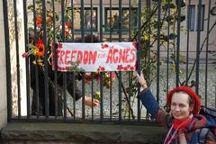 Protest proti zatčení maďarské porodní asistentky