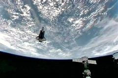 Země z kabiny raketoplánu Endeavour