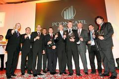 Společné foto všech oceněných podnikatelů za rok 2006