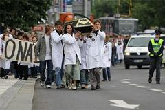 Stop univerzitním nemocnicím bez univerzit