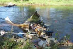 U Strakonic spadlo letadlo. Tři lidé zemřeli