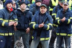 Demonstrace hasičů a policistů proti snížení platů