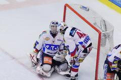 Dominik Hašek a Petr Koukal