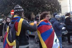 Protest za Tibet před čínským velvyslanectvím