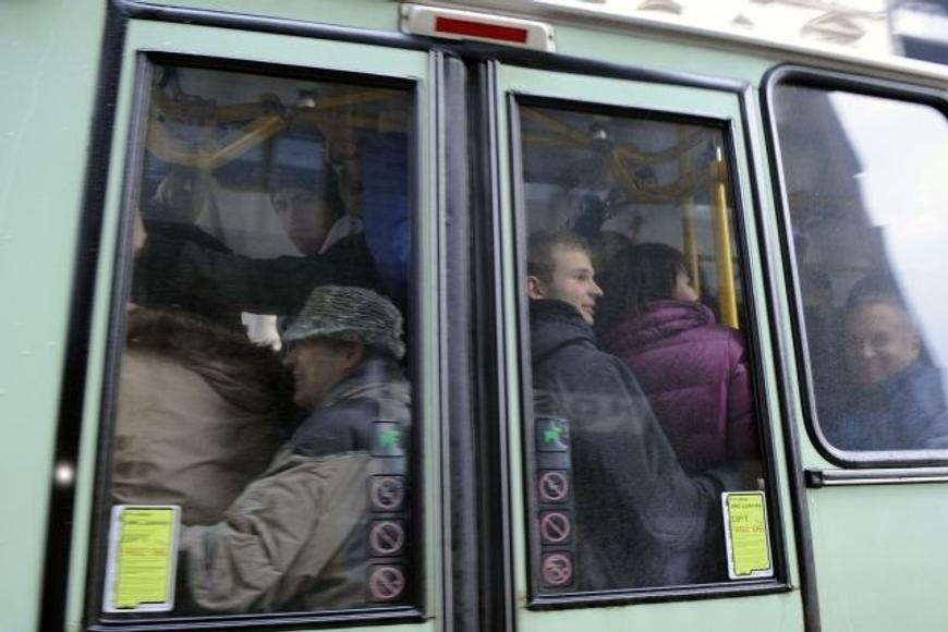 V Praze na části linky B nejezdí kvůli výpadku proudu metro. Náhradní doprava funguje