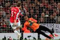 Arsenal: Bendtner střílí třetí gól Portu