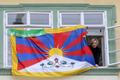 Tibetská vlajka na Parlamentu