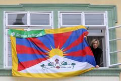 Tibetská vlajka na Parlamentu