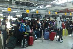 Letiště Praha se po třech dnech probouzí k životu