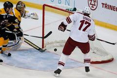Boston - Phoenix (Vrbata dává gól)
