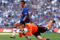 Petr Čech Tim Cahill