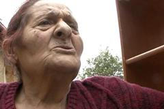 Stěhování Romů v Holešově do nových kontejnerových buněk