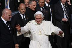 Papež v obležení bodyguardů