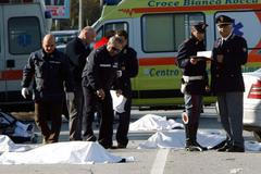 Do skupiny cyklistů najelo v Itálii auto, osm lidí zemřelo