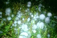 Bouřka v Praze - kroupy