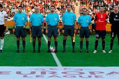 Pět rozhodčích nastoupilo v utkání Liile s Valencií stejně jako v ostatních duelech Evropské ligy.