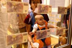 ČNB otevřela dveře, sejfy zůstaly zamčeny.