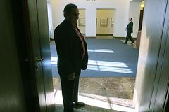 Sněmovna 25. února