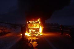 Shořelý náklaďák na D11